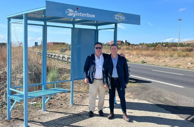 Pensilina d’attesa Interbus ed Etna Trasporti al bivio di Ponte olivo per i passeggeri di Niscemi e Gela